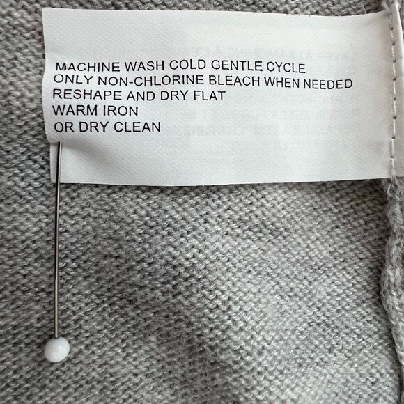 🐚Banana Republic light  grey carding Sz S Details on pocket* V-Neck*  Min… - Picture 6 of 10